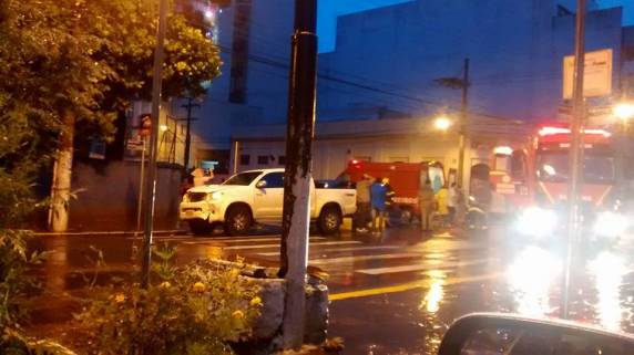 Acidente ao amanhecer no centro de Passo Fundo - foto 3