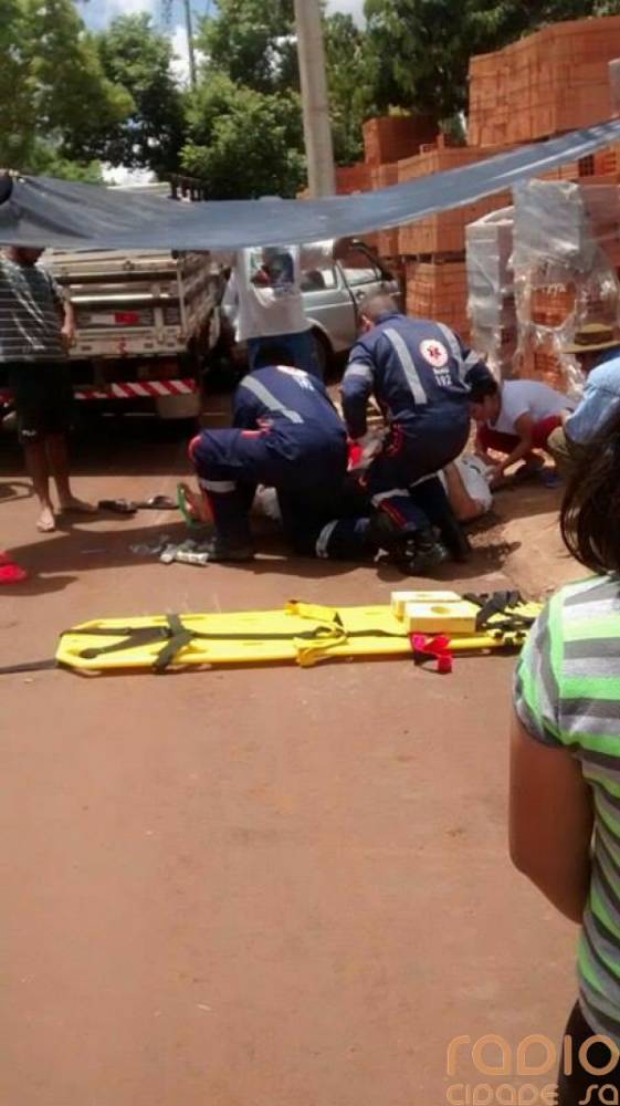 Veículo ficou destruído depois de ser atingido por uma caminhonete em Santo Ângelo - foto 2