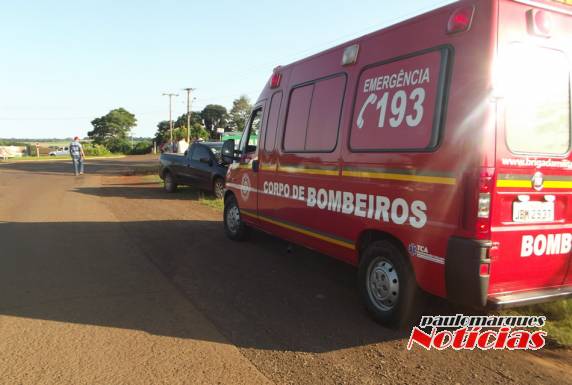 Colisão envolveu moto e caminhonete