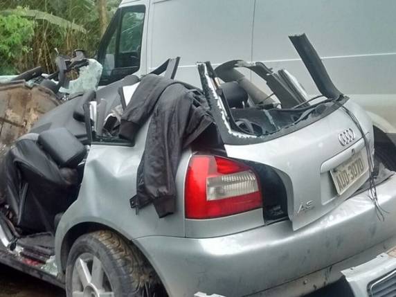 Três homens morrem em batida com três veículos em Pomerode, SC - foto 2