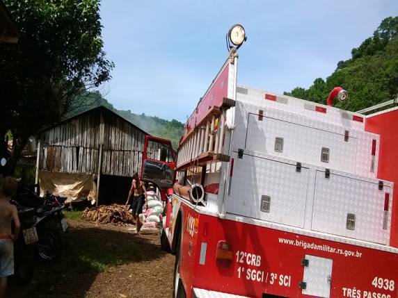 Incêndio em galpão de fumo leva agricultor ao desespero em Três Passos - foto 3