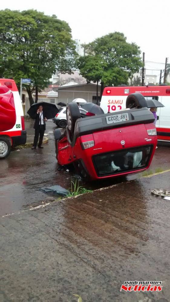 Veículo capota depois de uma colisão em Ijuí; veja o vídeo - foto 2