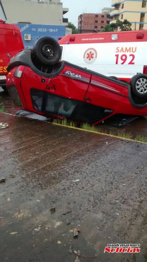 Veículo capota depois de uma colisão em Ijuí; veja o vídeo - foto 3
