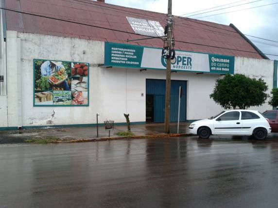Danos ficaram visíveis na parte interna do 

prédio da COOPERNOROESTE, atingido por veículo; veja vídeo - foto 4