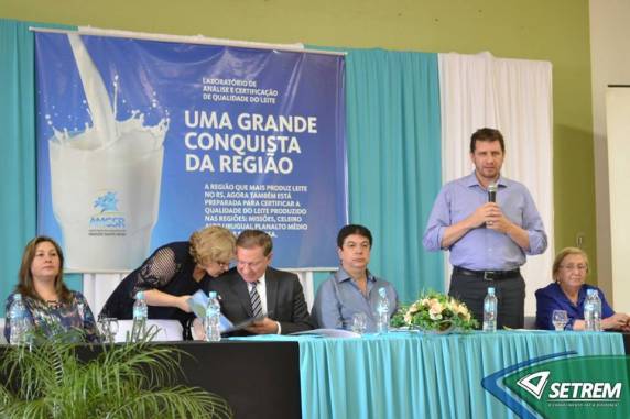 Realizada a assinatura oficial da implantação de laboratório de analise do leite na SETREM - foto 6