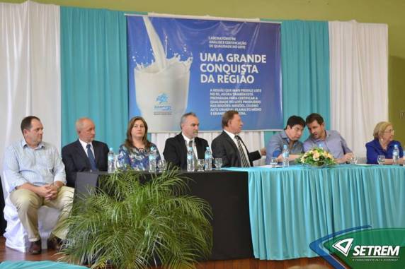 Realizada a assinatura oficial da implantação de laboratório de analise do leite na SETREM - foto 4