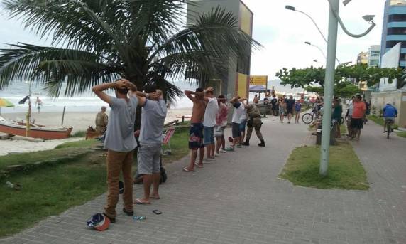 Polícia Militar coma poio da Polícia Federal deflagra operação no Calçadão da Meia Praia - foto 2
