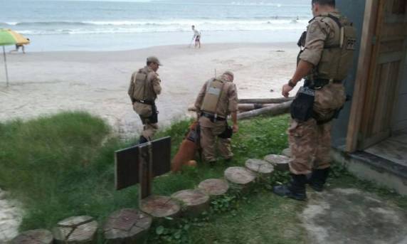 Polícia Militar coma poio da Polícia Federal deflagra operação no Calçadão da Meia Praia - foto 7