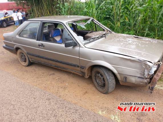 O carro gaúcho 

colidiu com uma carreta em Faxinal dos Guedes