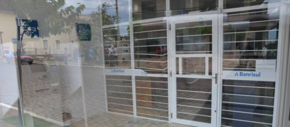 Quadrilha assalta agências bancárias em Vista Alegre do Prata - foto 3