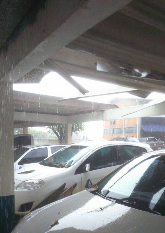 Vento forte assusta e causa danos em São Miguel do Oeste - foto 3
