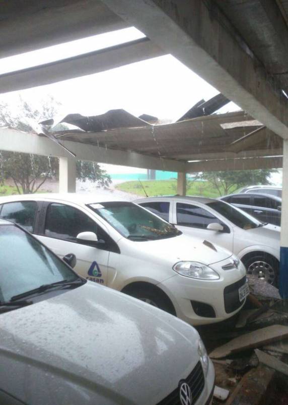 Vento forte assusta e causa danos em São Miguel do Oeste - foto 2