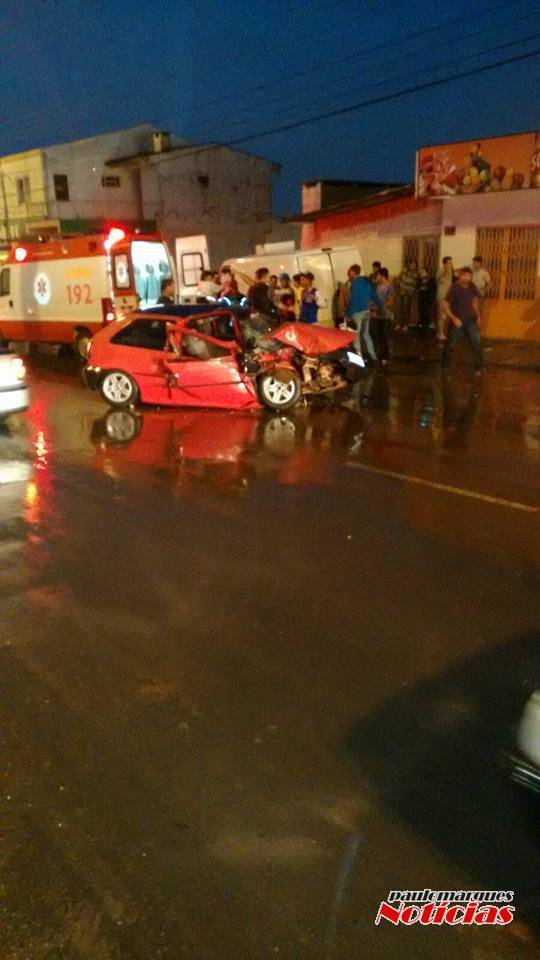 Acidente em Carazinho deixa veículo destruído e condutor ferido - foto 3