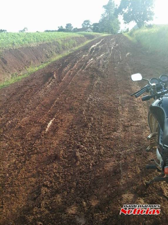 Agricultores reclamam de situação da estrada de acesso a Esquina Hettwer, no
interior de Três de Maio - foto 7