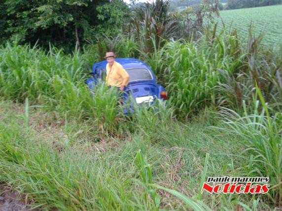 Condutor escapa ileso de uma saída de pista na ERS 342 em Três de
Maio - foto 3