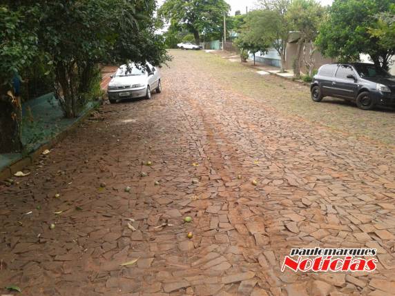 Funcionário da prefeitura de Três de Maio fica ferido depois que caminhão desgovernado desceu uma ladeira - foto 2