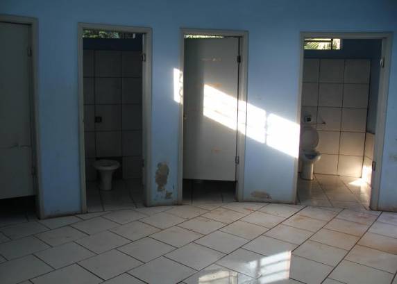 Banheiros da Praça Henrique Becker Filho são depredados - foto 2