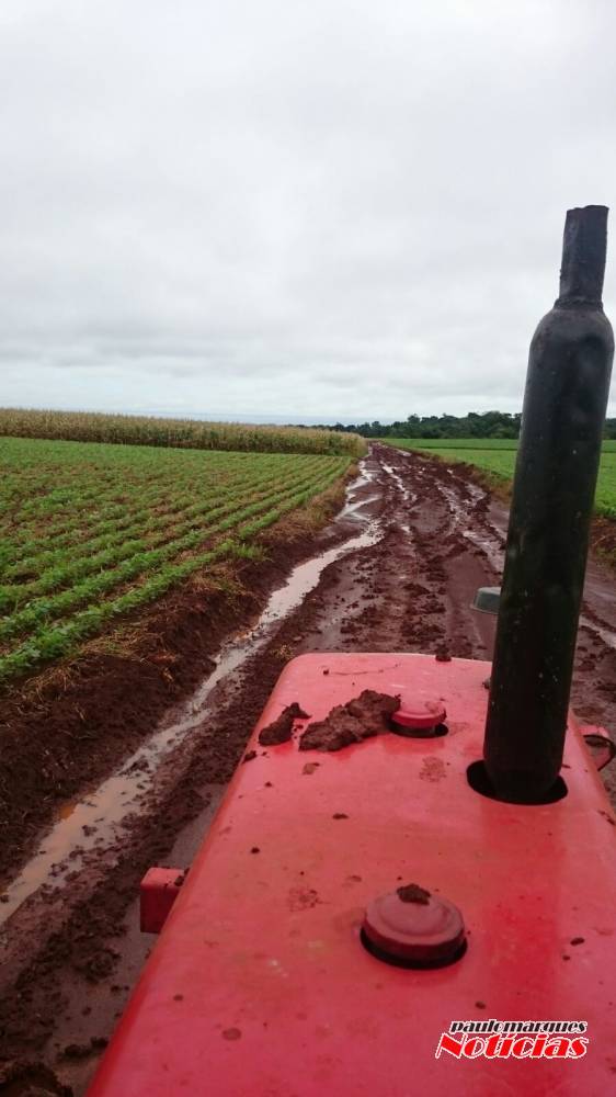 Agricultores reclamam de situação de uma estrada em Beato Anchieta, interior de Três de Maio - foto 2