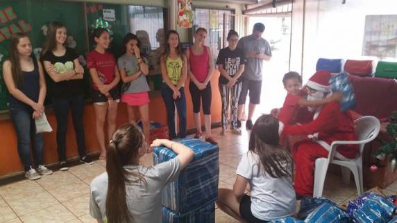 LEO Clube de Três de Maio e a campanha 'Viva o Natal 2015' - foto 2