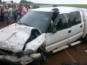 Colisão 

entre carro e caminhonete foi na BR-282, em Pinhalzinho, no Oeste