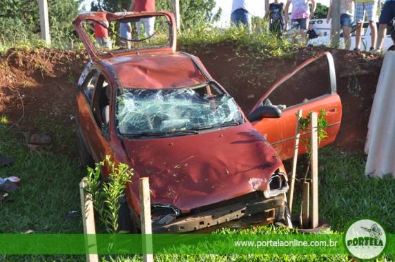 Carro capota após acidente e bebê escapa ileso, em Tenente Portela - foto 2