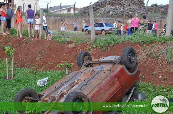 Carro capota após acidente e bebê escapa ileso, em Tenente Portela - foto 3
