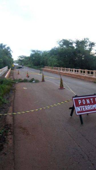 Ponte foi danificada pela enchente. Local segue 

interditado até segunda-feira (28)