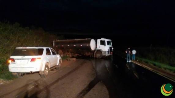 Motorista com CNH suspensa provoca acidente no trecho Passo Fundo-
Ernestina - foto 2