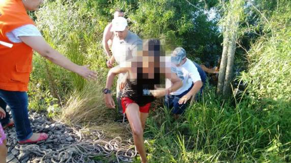 Barco vira com cinco homens que foram alimentar
cães ilhados em Alegrete; VEJA VÍDEO - foto 3