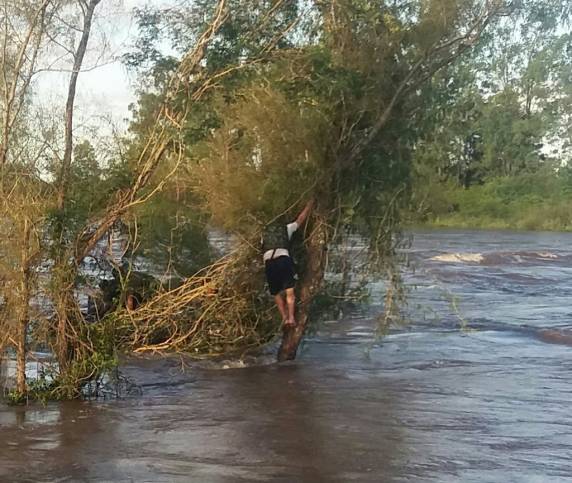 Os resgates aconteceram próximo à ponte férrea e todos estão 

bem