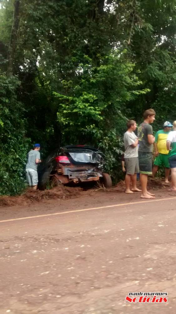 Grave acidente envolve carreta e automóvel na ERS-342;
Veja vídeo - foto 2