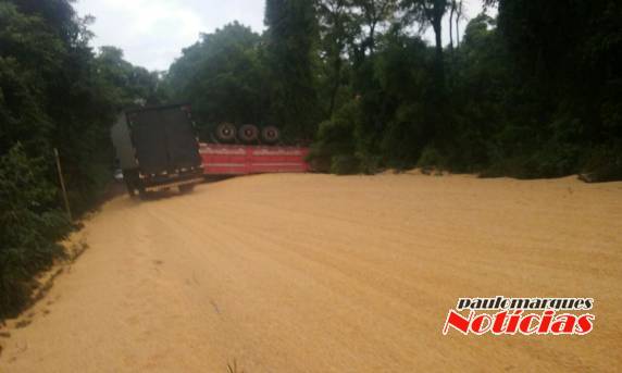 Grave acidente envolve carreta e automóvel na ERS-342;
Veja vídeo - foto 7