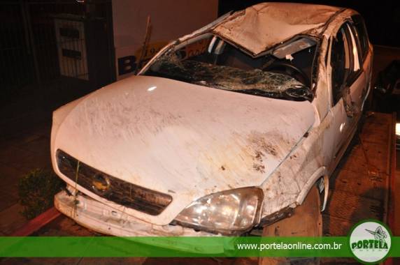 Condutor perdeu o controle do carro e capotou em Linha São Paulo, no 

interior de Miraguaí