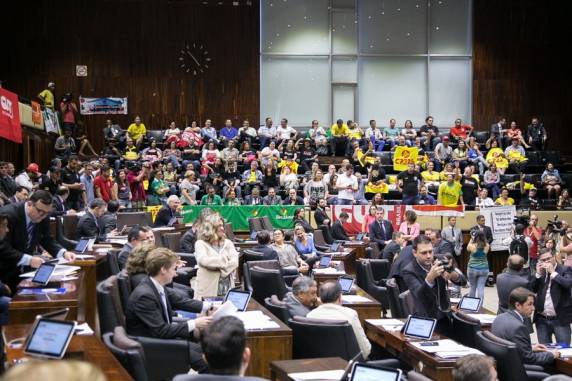 Lei de Responsabilidade Fiscal estadual teve 29 votos a favor e 22 contra, no início da madrugada. 

Vinte e sete matérias foram aprovadas e quatro ficaram para fevereiro