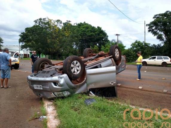 Acidente no Trevo da Fenamilho faz veículo capotar, em Santo Ângelo - foto 4