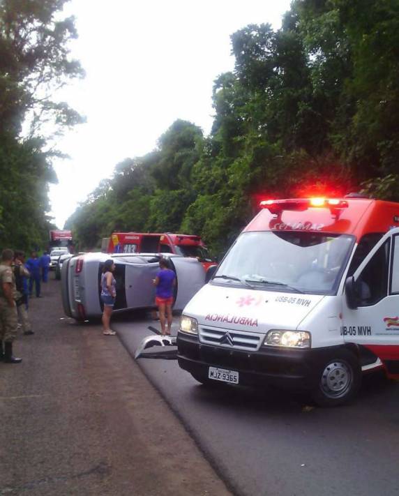 Acidente envolve carros e carreta na BR 282 em Maravilha - foto 2