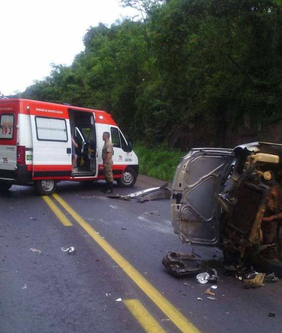 Acidente envolve carros e carreta na BR 282 em Maravilha - foto 3