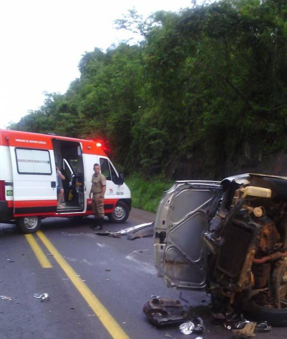 Acidente envolve carros e carreta na BR 282 em Maravilha - foto 4