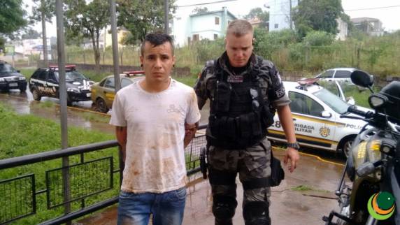 Assaltante é detido por populares após
roubar idosa em Passo Fundo - foto 3