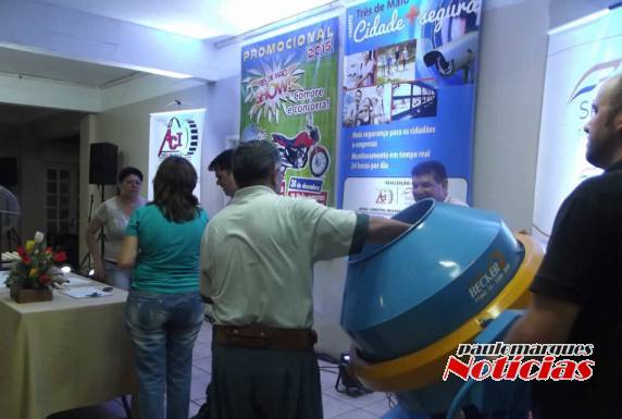 Realizado sorteio final do Promocional Três de Maio é Show de 2015; Veja vídeo - foto 5