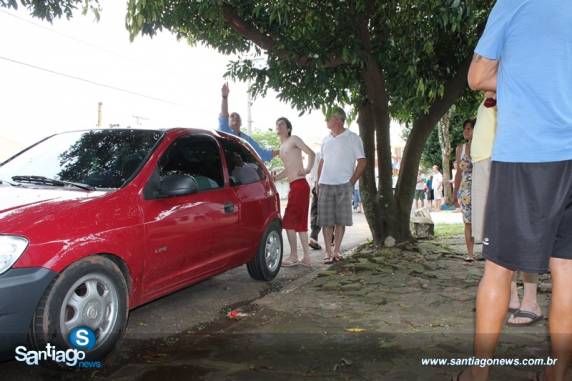 Tragédia:
Mulher morre ao ser atropelada na Rua Pinheiro Machado no Centro de Santiago - foto 4