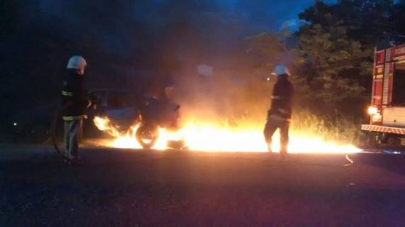 Carro pega fogo na BR 285 em São Luiz Gonzaga - foto 2