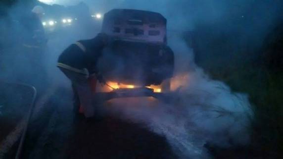 Carro pega fogo na BR 285 em São Luiz Gonzaga - foto 5