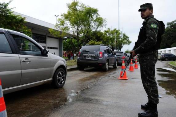 Desde a virada do 

ano, 8 mil "hermanos" cruzaram fronteira