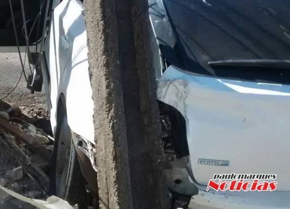 Acidente aconteceu na manhã deste domingo. O motorista seguia 

sozinho no veículo