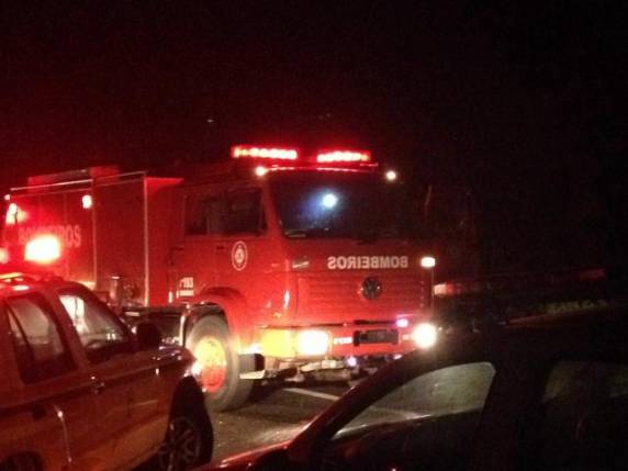 Duas pessoas morrem em colisão frontal na RS-040, em Viamão - foto 3