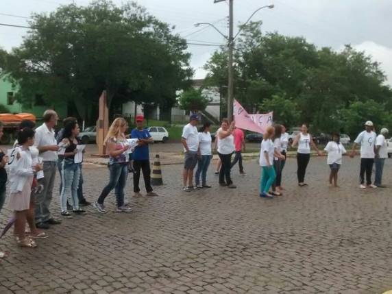Familiares fizeram protesto em frente a batalhão do Exército