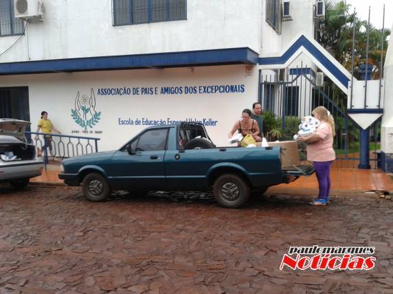 Rádio Colonial entrega doações da Árvore Solidária a APAE de Três de Maio - foto 2