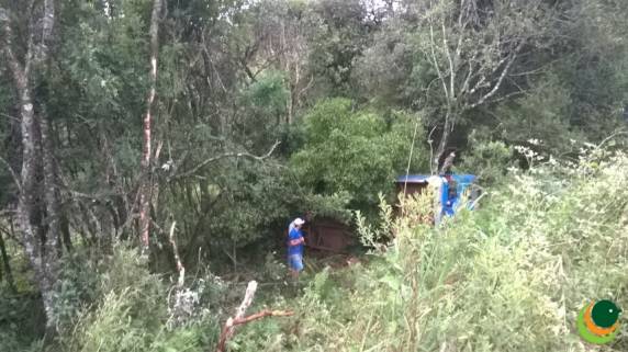 Acidente
envolvendo micro-ônibus deixa feridos no Norte do RS - foto 2