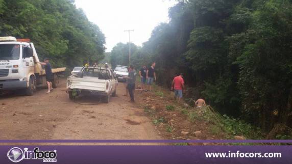Caminhoneiro foge sem prestar socorro após acidente na ERS 591 em Ametista do Sul - foto 3